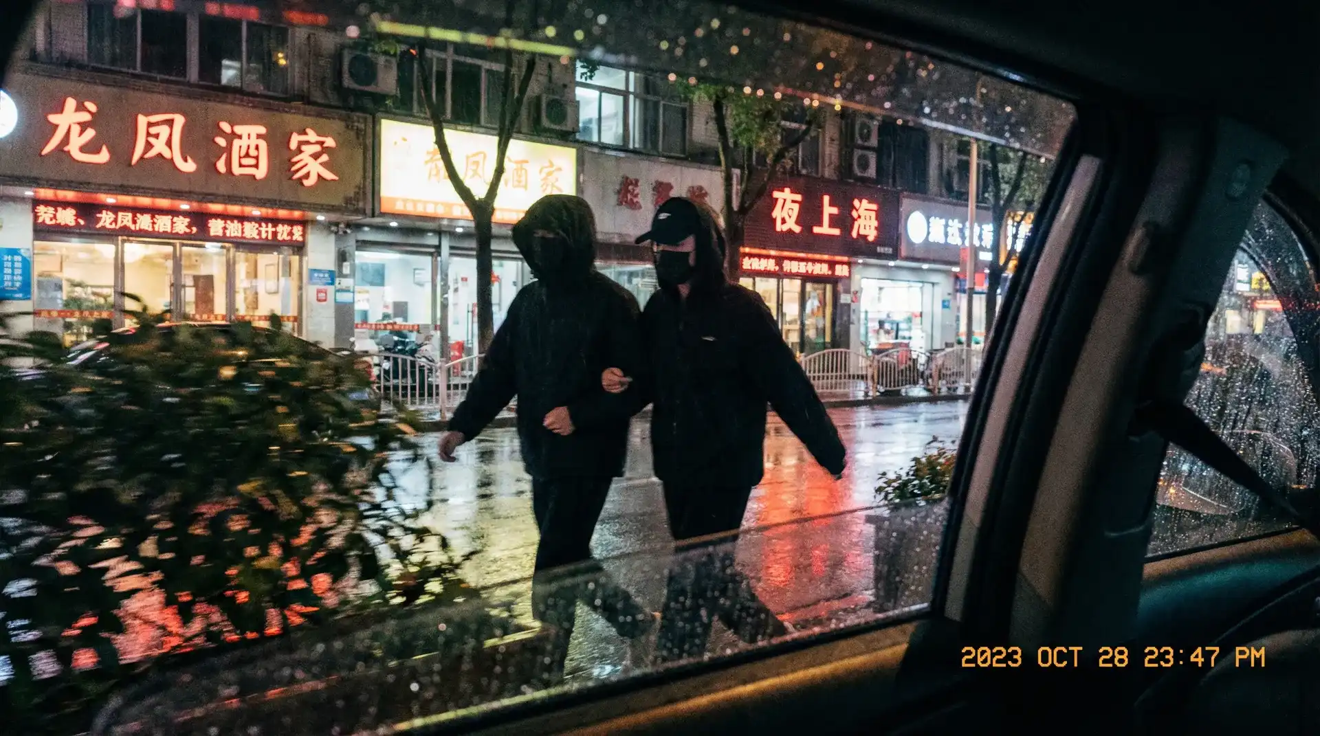 JIZZJIZZ免费看国产 - 顶流明星深夜密会现场抓拍照片